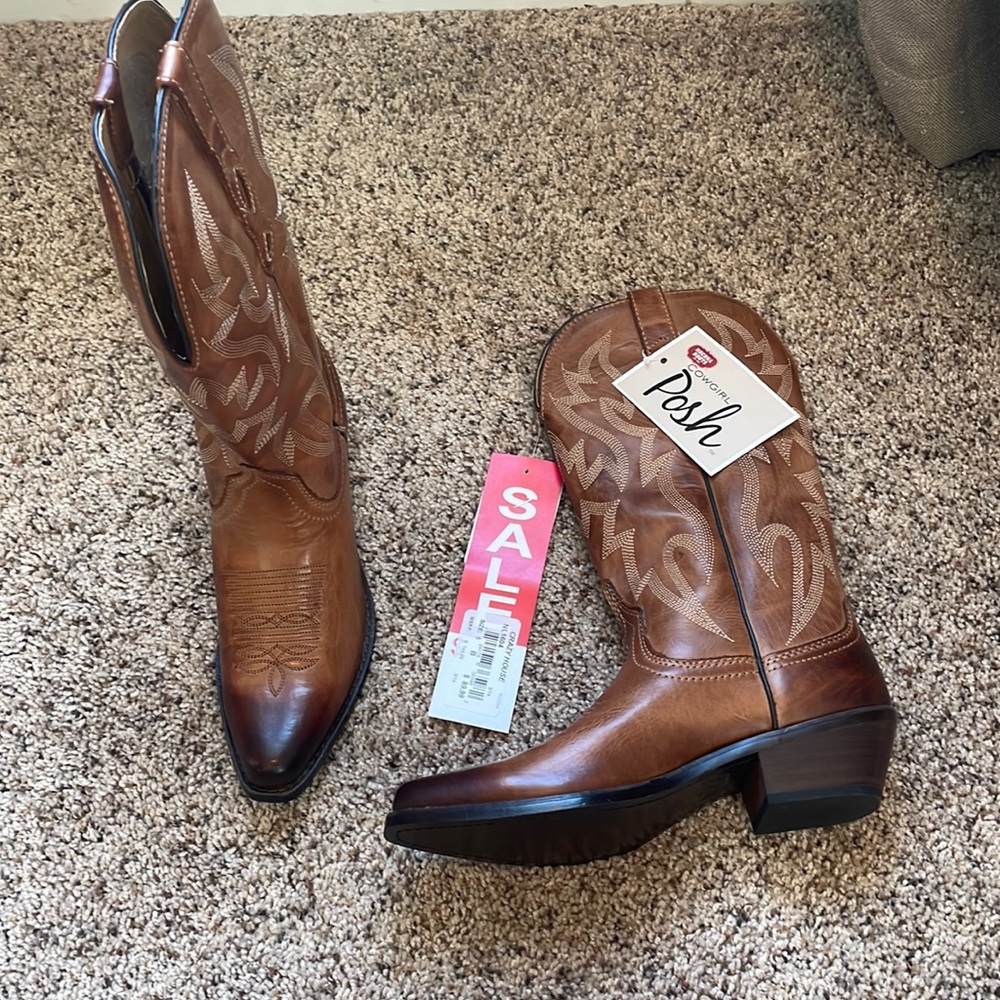 Novo a Cowgirl Posh woman’s dressy cowgirl boots